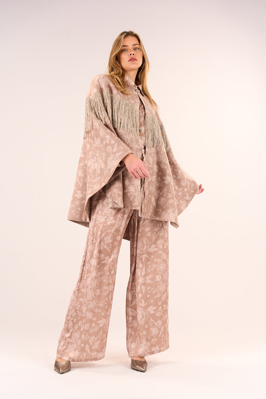 Cape with lurex fringes